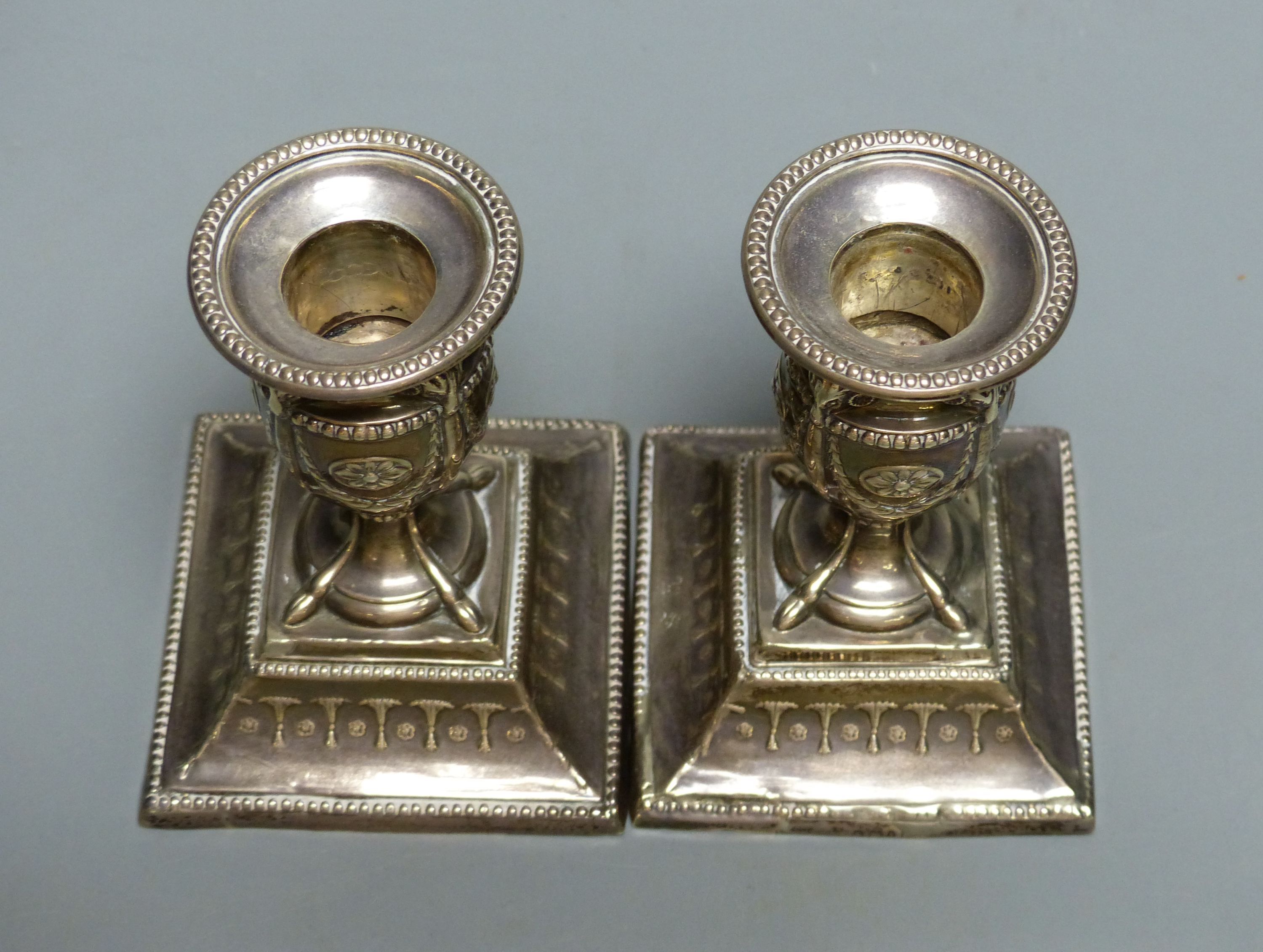 A pair of Victorian silver dwarf candlesticks of Neo-Classical design, H 12cm